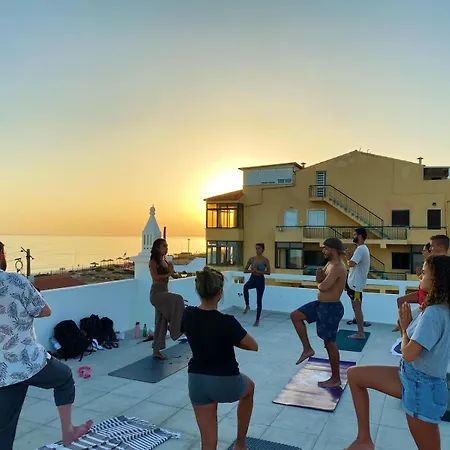 Blife Faro Beach Hostel & Rooms-3
